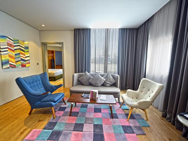 Ibis Styles Dubai Jumeira : photo 8 de la chambre suite double avec salon