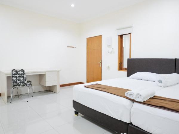 wisma delapan Mitra RedDoorz : photo 3 de la chambre chambre double standard