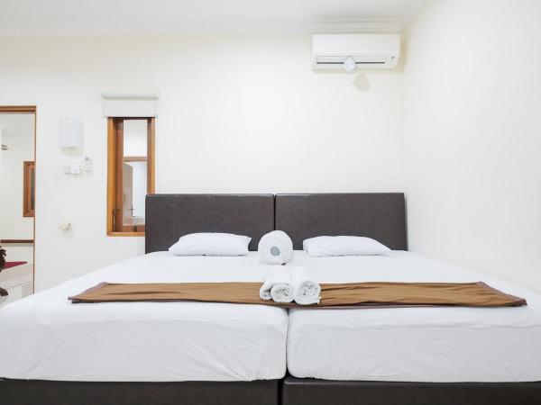 wisma delapan Mitra RedDoorz : photo 8 de la chambre chambre double standard