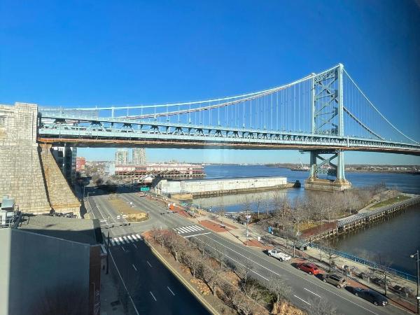 Holiday Inn Express Philadelphia Penn's Landing, an IHG Hotel : photo 3 de la chambre chambre lit queen-size standard - vue sur rivière