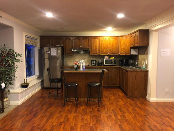 Hamptons Rose garden family! : photo 9 de la chambre chambre double avec salle de bains commune