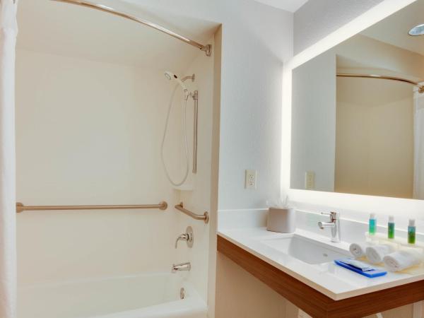 Staybridge Suites Orlando South, an IHG Hotel : photo 1 de la chambre queen suite with two queen beds and mobility accessible bathtub - non-smoking