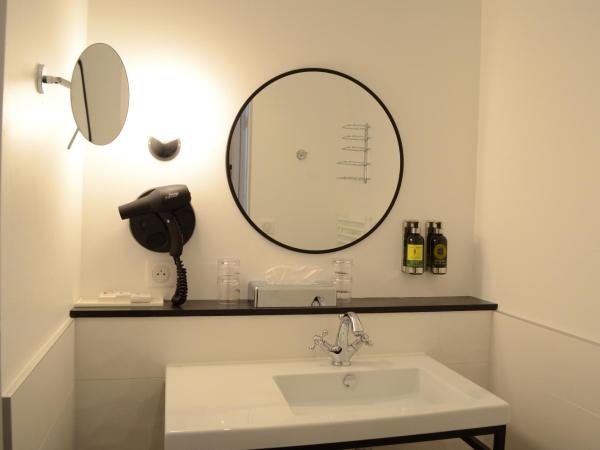 Hôtel Anne d'Anjou, The Originals Collection : photo 3 de la chambre hébergement familial dans l'annexe