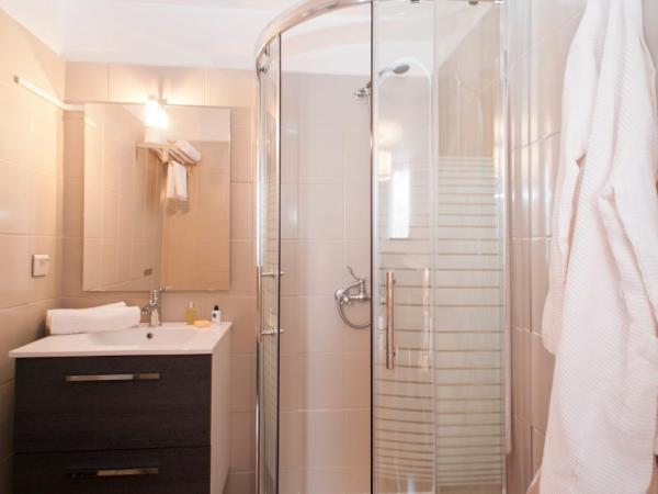 Hôtel la Bona Casa : photo 4 de la chambre chambre double avec douche - côté rue - 1er ou 2ème Étage