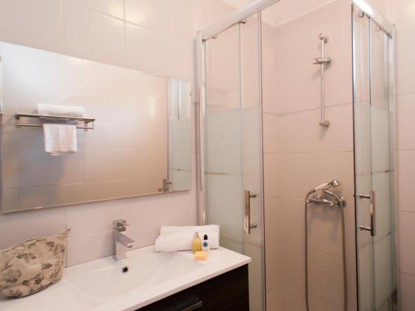 Hôtel la Bona Casa : photo 2 de la chambre chambre double avec douche - côté patio - 1er ou 2ème Étage