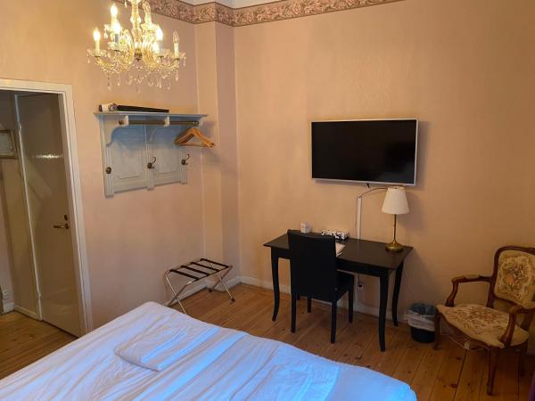 Park Hotel Linköping Fawlty Towers : photo 9 de la chambre chambre double ou lits jumeaux Économique