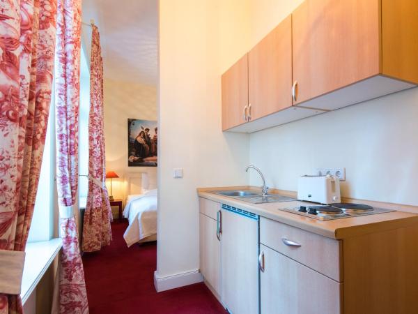 DIRAZI Guesthouse & Apartments GmbH : photo 2 de la chambre studio mit kitchenette