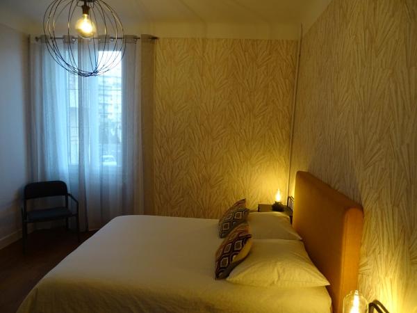 A la Vill'Adour : photo 3 de la chambre chambre double avec salle de bains privative séparée