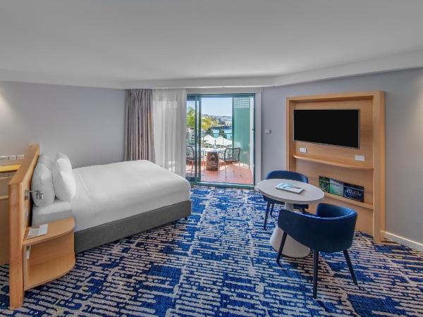 Crowne Plaza Sydney Coogee Beach, an IHG Hotel : photo 4 de la chambre suite lit king-size supérieure avec balcon - vue sur océan