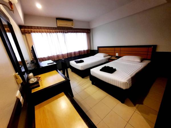 Ariya inn Chiangrai : photo 6 de la chambre chambre lits jumeaux supérieure