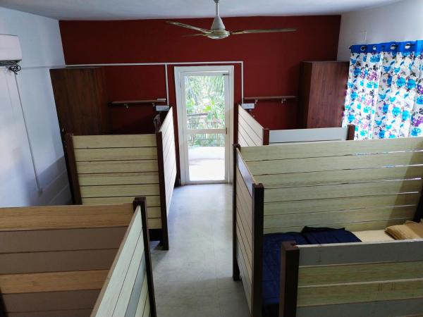 Hostel Lifespace- Garden Bungalow with Pods, CoWork & Cafe : photo 3 de la chambre lit simple dans dortoir mixte