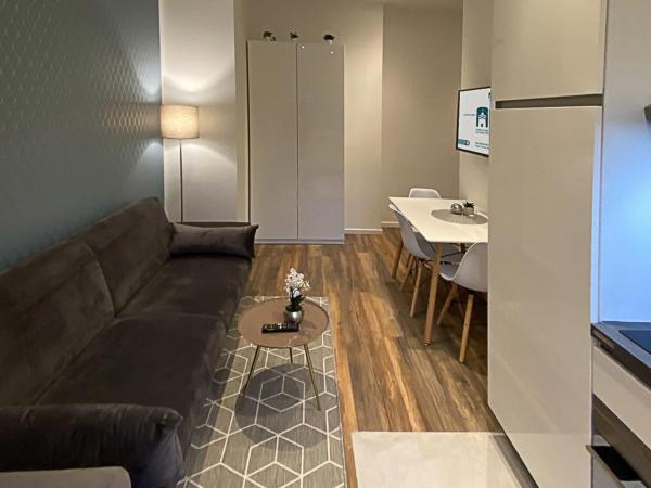 Nurban Apartments Oldtown : photo 2 de la chambre supreme apartment with two bedrooms, living room and terrace