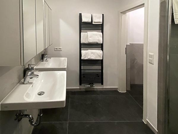 Nurban Apartments Oldtown : photo 7 de la chambre supreme apartment with two bedrooms, living room and terrace