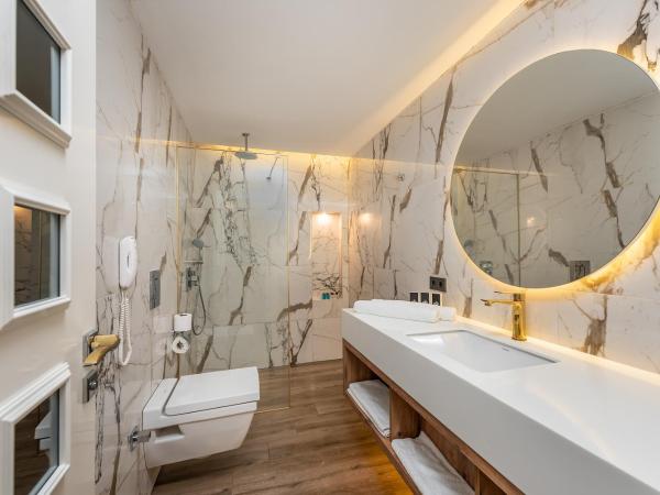 Elite Luxury Suite & Spa : photo 9 de la chambre chambre quadruple - vue sur mer