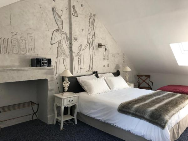 La Maison D'Hôtes Nantes Centre : photo 1 de la chambre chambre familiale avec salle de bains privative