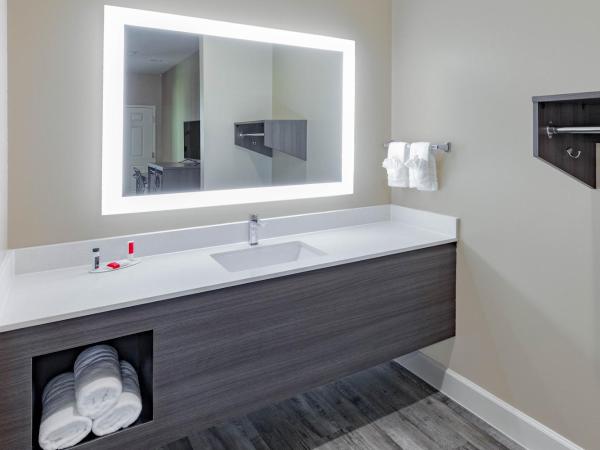 Super 8 by Wyndham Houston NW Beltway 8-West Rd : photo 5 de la chambre chambre lit king-size - non-fumeurs