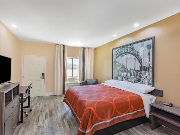 Super 8 by Wyndham Houston NW Beltway 8-West Rd : photo 1 de la chambre studio lit king-size - non-fumeurs