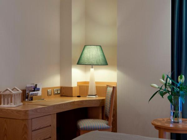 Las Arenas Balneario Resort : photo 3 de la chambre chambre double ou lits jumeaux classique – vue sur ville