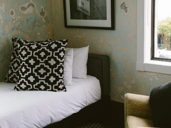 The Convent Hotel : photo 6 de la chambre suite lit king-size