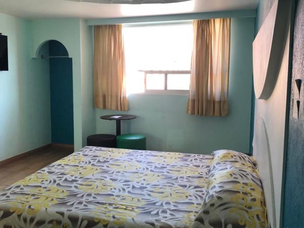 Hotel & Villas 7 : photo 8 de la chambre chambre lit queen-size avec baignoire spa