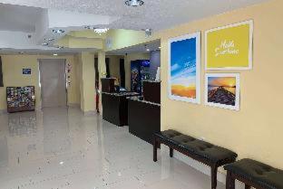 Days Inn & Suites by Wyndham Tampa/Raymond James Stadium : photo 1 de la chambre room #50756320