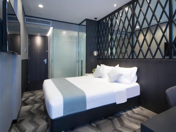 Hotel NuVe Urbane : photo 6 de la chambre chambre lit queen-size de luxe avec accès à la piscine