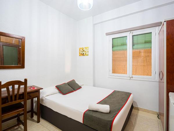 Pensión Ayuntamiento : photo 1 de la chambre chambre double