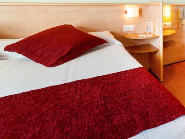 Hotel Xaine Park : photo 2 de la chambre chambre triple (3 adultes)