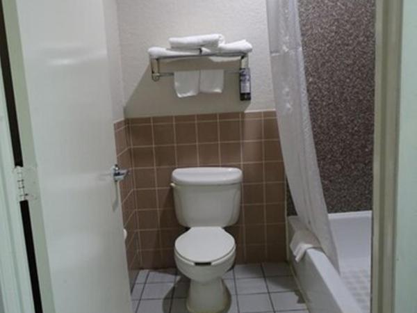 Super 8 by Wyndham Houston/Brookhollow NW : photo 2 de la chambre chambre lit king-size - fumeurs