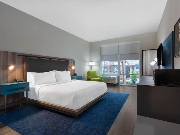 TRYP by Wyndham Orlando : photo 4 de la chambre chambre lit king-size de luxe - accessible aux personnes à mobilité réduite/non-fumeurs