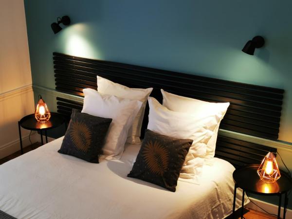 Chez Hortense : photo 4 de la chambre chambre double avec salle de bains privative