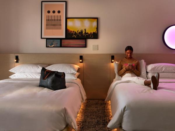 Reverb by Hard Rock Atlanta Downtown : photo 4 de la chambre reverb two queens