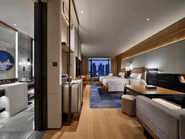 HUALUXE Nanjing Yangtze River, an IHG Hotel : photo 2 de la chambre chambre premium