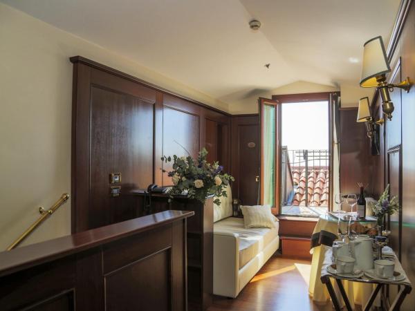 Hotel Bucintoro : photo 3 de la chambre suite avec terrasse et vue sur la lagune