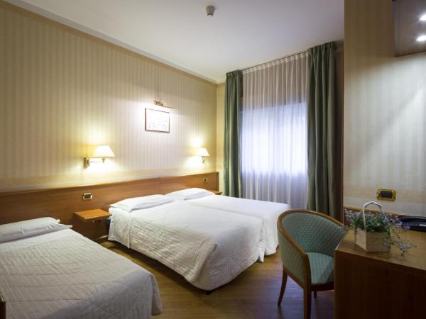 Nuovo Hotel Del Porto : photo 1 de la chambre chambre triple