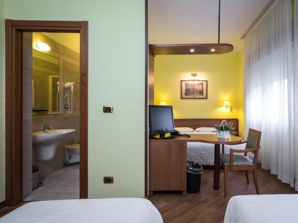 Nuovo Hotel Del Porto : photo 2 de la chambre chambre quadruple