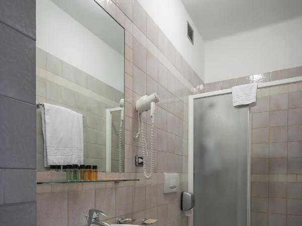 Nuovo Hotel Del Porto : photo 4 de la chambre chambre quadruple