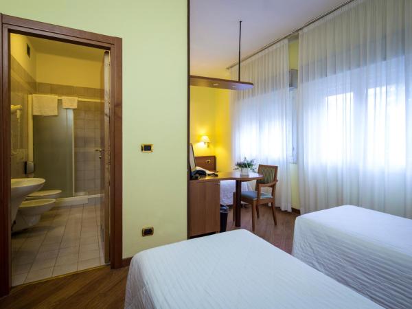 Nuovo Hotel Del Porto : photo 5 de la chambre chambre quadruple