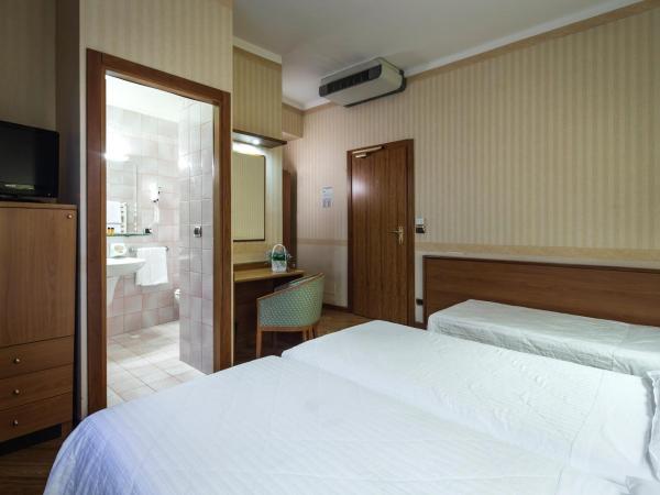 Nuovo Hotel Del Porto : photo 2 de la chambre chambre triple