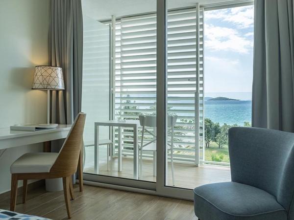 Amadria Park Beach Hotel Jure : photo 4 de la chambre chambre double ou lits jumeaux avec balcon - vue sur mer