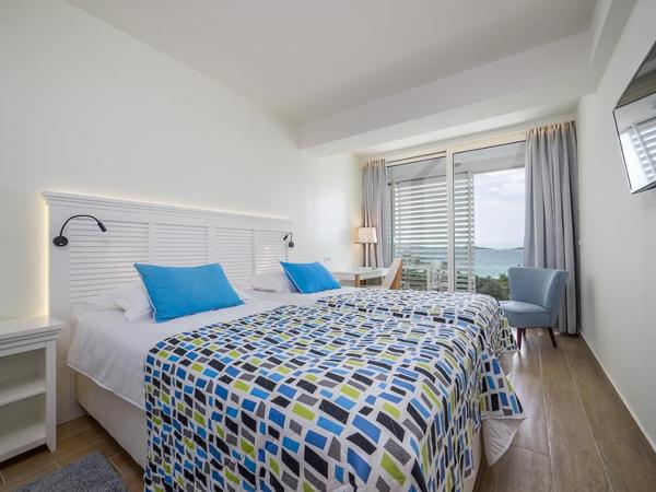 Amadria Park Beach Hotel Jure : photo 2 de la chambre chambre double ou lits jumeaux avec balcon - vue sur mer