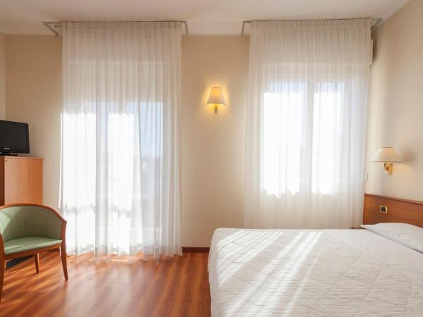 Nuovo Hotel Del Porto : photo 1 de la chambre chambre double ou lits jumeaux