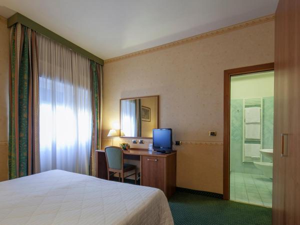Nuovo Hotel Del Porto : photo 5 de la chambre chambre double ou lits jumeaux