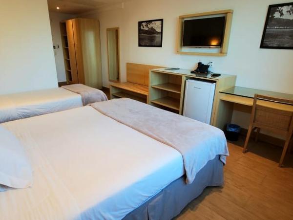 Atlantico Sul Hotel : photo 4 de la chambre triple room with with partial sea view