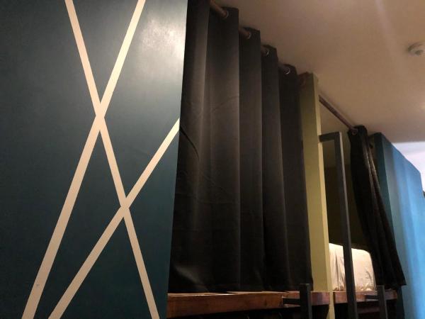 Malakai Hostel : photo 2 de la chambre lit simple dans dortoir de 10 lits