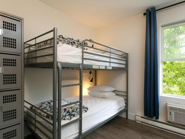 Samesun Kelowna Hostel : photo 2 de la chambre lit simple dans dortoir mixte de 4 lits
