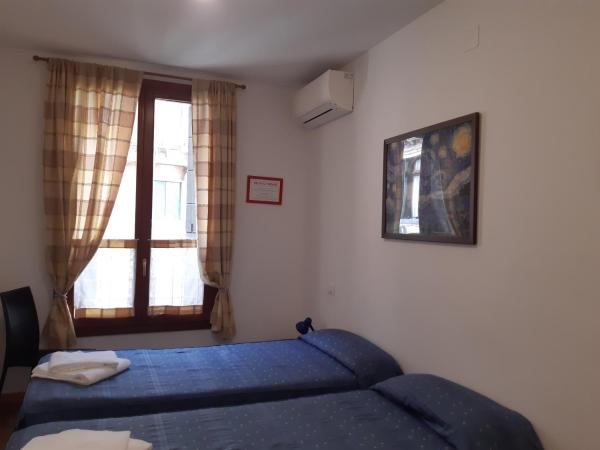Foresteria Valdese Venezia : photo 1 de la chambre chambre triple avec salle de bains privative séparée