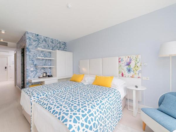 Amadria Park Family Hotel Jakov : photo 5 de la chambre chambre familiale avec balcon - vue sur cour