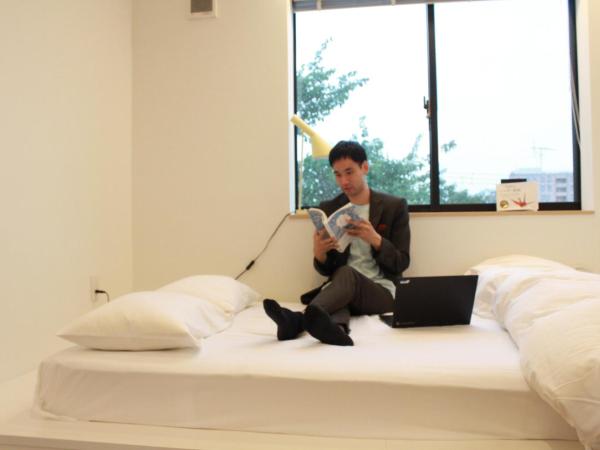 plat hostel keikyu haneda home : photo 9 de la chambre chambre double avec salle de bains commune