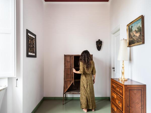 Marina Piccola 73 : photo 10 de la chambre chambre double supérieure - vue partielle sur mer